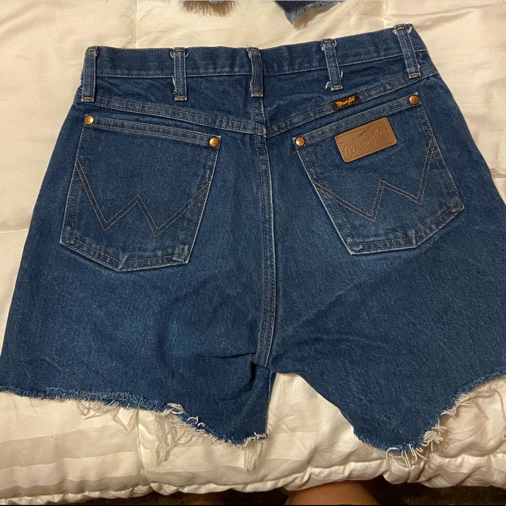 Vintage Wrangler cut off denim shorts!